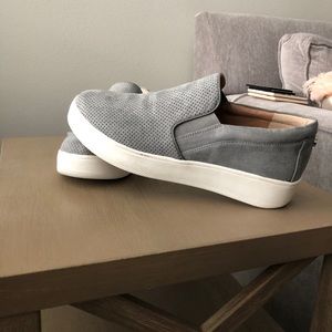 STEVE MADDEN WOMEN’s GENETTE SNEAKER